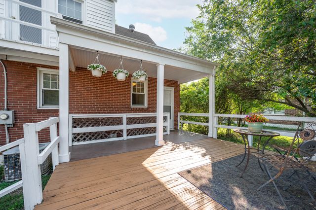 1210 Oakwood ST, Bedford, VA 24523