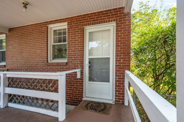 1210 Oakwood ST, Bedford, VA 24523