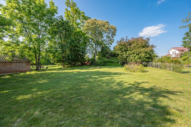 1210 Oakwood ST, Bedford, VA 24523