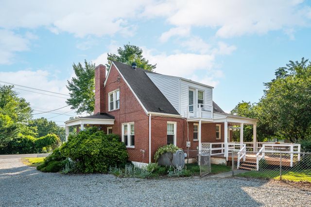1210 Oakwood ST, Bedford, VA 24523