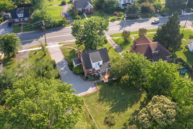 1210 Oakwood ST, Bedford, VA 24523
