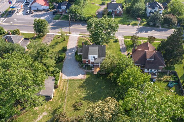 1210 Oakwood ST, Bedford, VA 24523