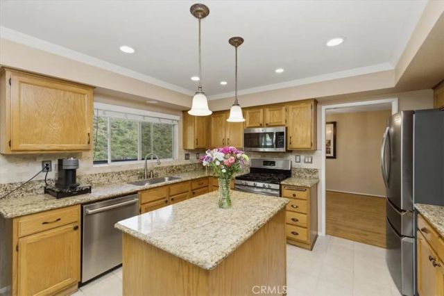 7743 Gold Buckle Court, Highland, CA 92346