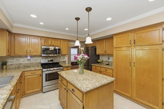 7743 Gold Buckle Court, Highland, CA 92346