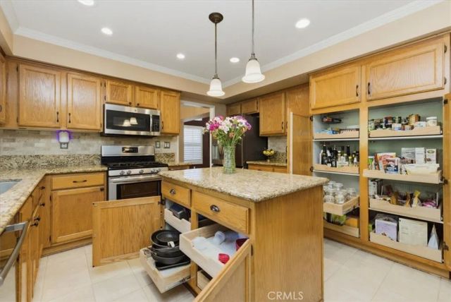 7743 Gold Buckle Court, Highland, CA 92346