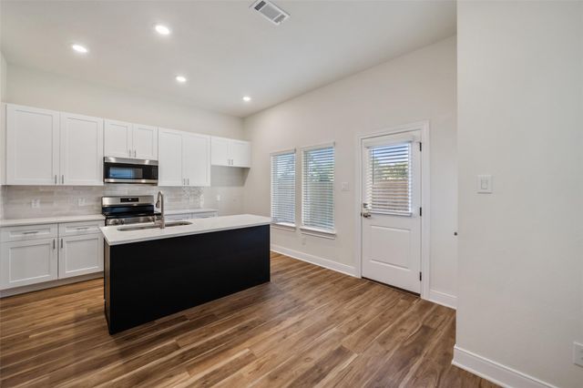 410 W Marlin St W, Willis, TX 77378