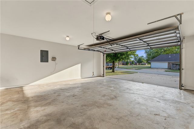 2763 Whistle Post Drive, Fayetteville, AR 72704