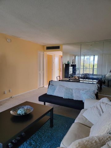 3301 N Country Club Drive 506, Aventura, FL 33180