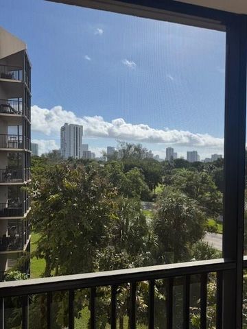 3301 N Country Club Drive 506, Aventura, FL 33180