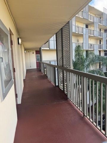 3301 N Country Club Drive 506, Aventura, FL 33180