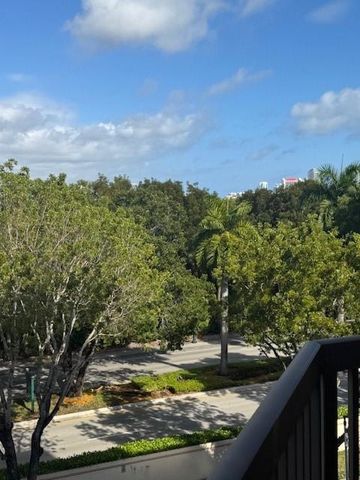 3301 N Country Club Drive 506, Aventura, FL 33180