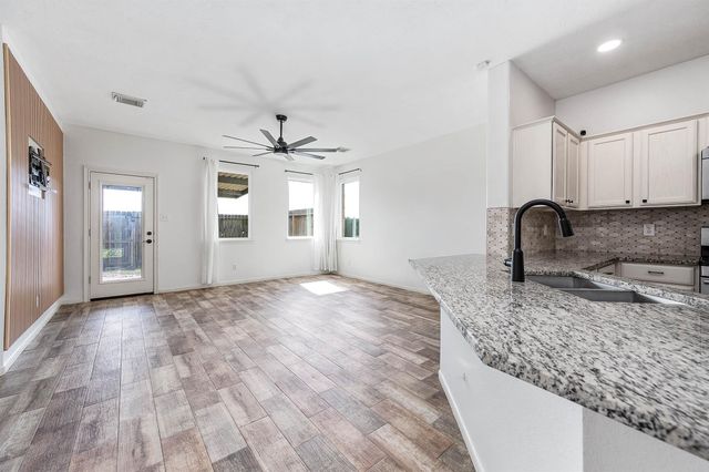 4502 Park Trail Lane, Pasadena, TX 77505