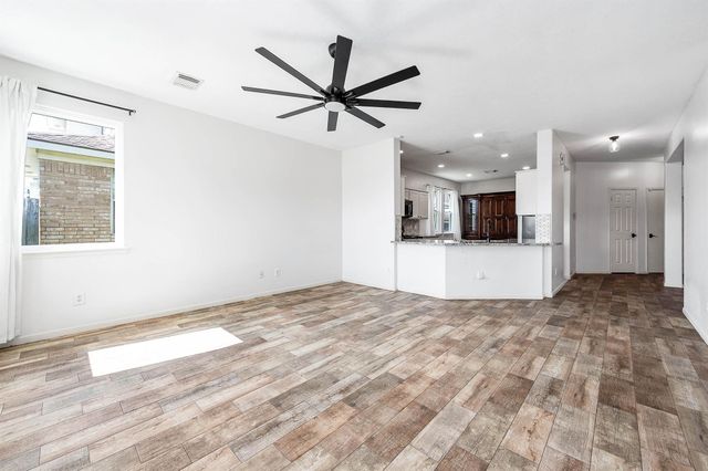 4502 Park Trail Lane, Pasadena, TX 77505