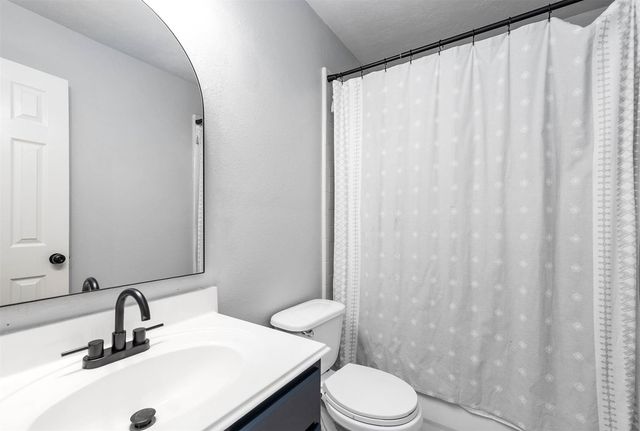 4502 Park Trail Lane, Pasadena, TX 77505