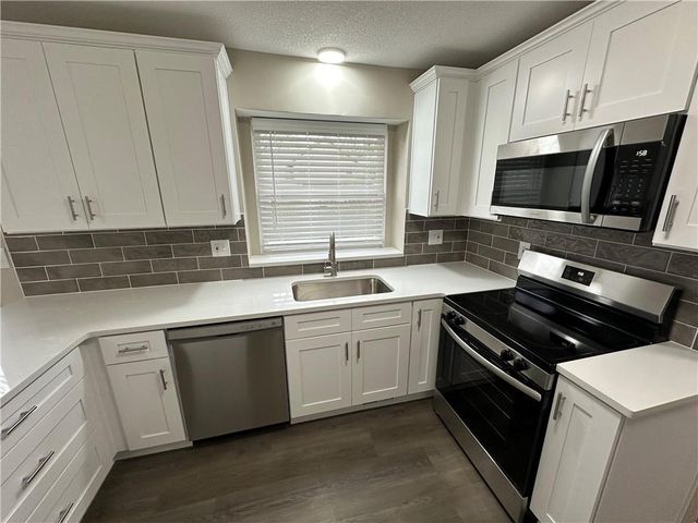 11743 Oakmont Street, Overland Park, KS 66210