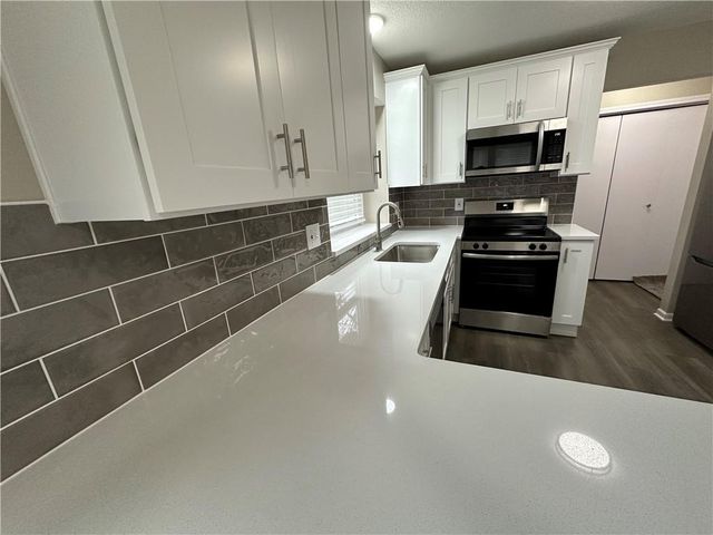 11743 Oakmont Street, Overland Park, KS 66210