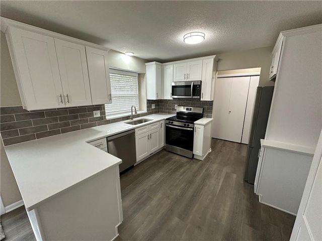 11743 Oakmont Street, Overland Park, KS 66210