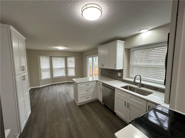 11743 Oakmont Street, Overland Park, KS 66210