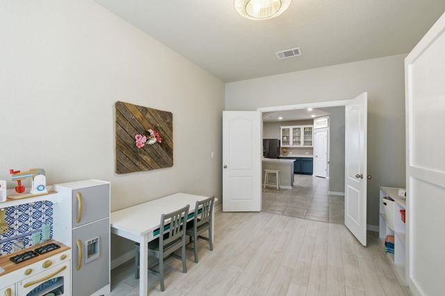 1001 Swan Flower ST, Leander, TX 78641