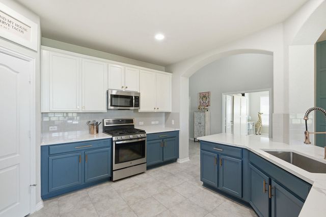 1001 Swan Flower ST, Leander, TX 78641