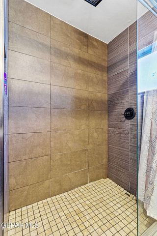 701 LA CRUZ Drive, El Paso, TX 79902