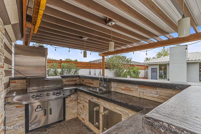 701 LA CRUZ Drive, El Paso, TX 79902