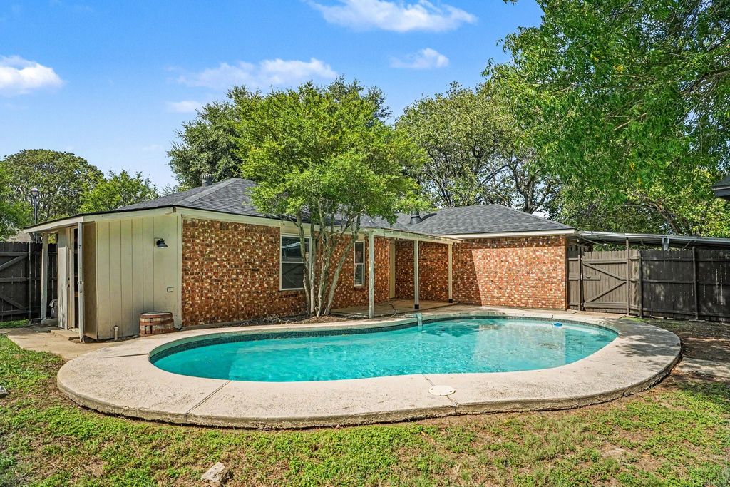 8608 Elderberry Court, Dallas, TX 75249 — photo 4