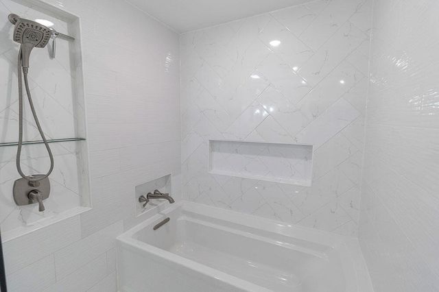 2500 BLUFF BLVD, Columbia, MO 65201