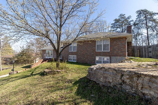 2500 BLUFF BLVD, Columbia, MO 65201
