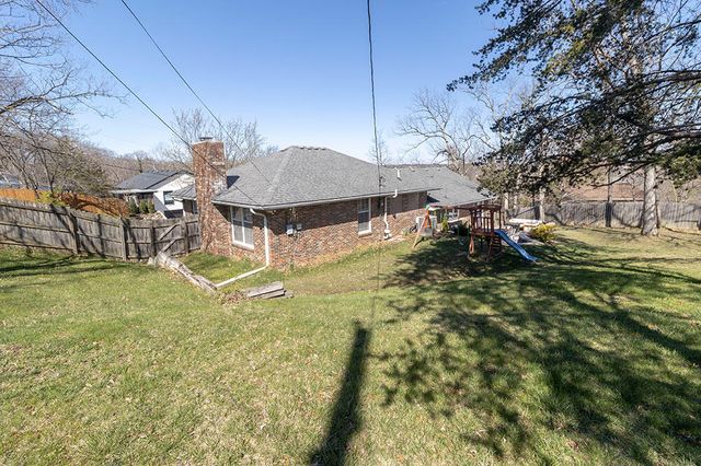 2500 BLUFF BLVD, Columbia, MO 65201