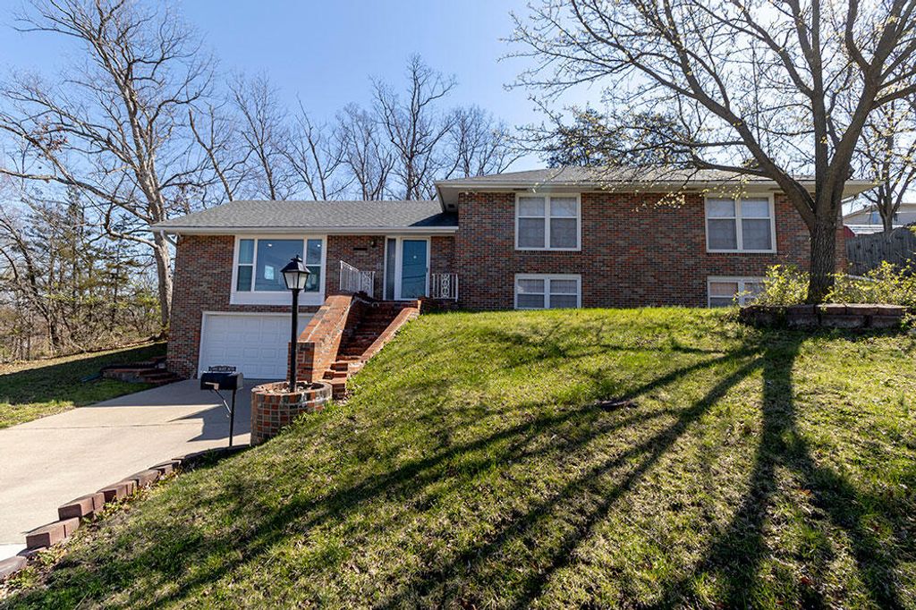 2500 BLUFF BLVD, Columbia, MO 65201