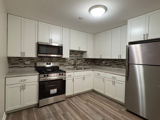 8816 N Western Avenue 2F, Des Plaines, IL 60016