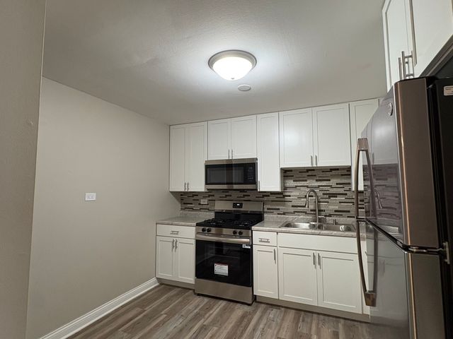 8816 N Western Avenue 2F, Des Plaines, IL 60016