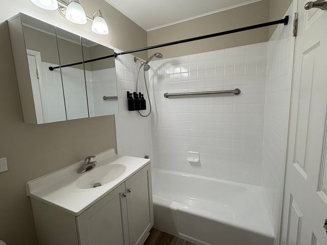 8816 N Western Avenue 2F, Des Plaines, IL 60016