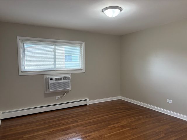 8816 N Western Avenue 2F, Des Plaines, IL 60016