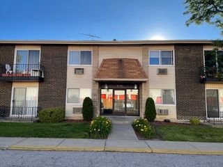 8816 N Western Avenue 2F, Des Plaines, IL 60016
