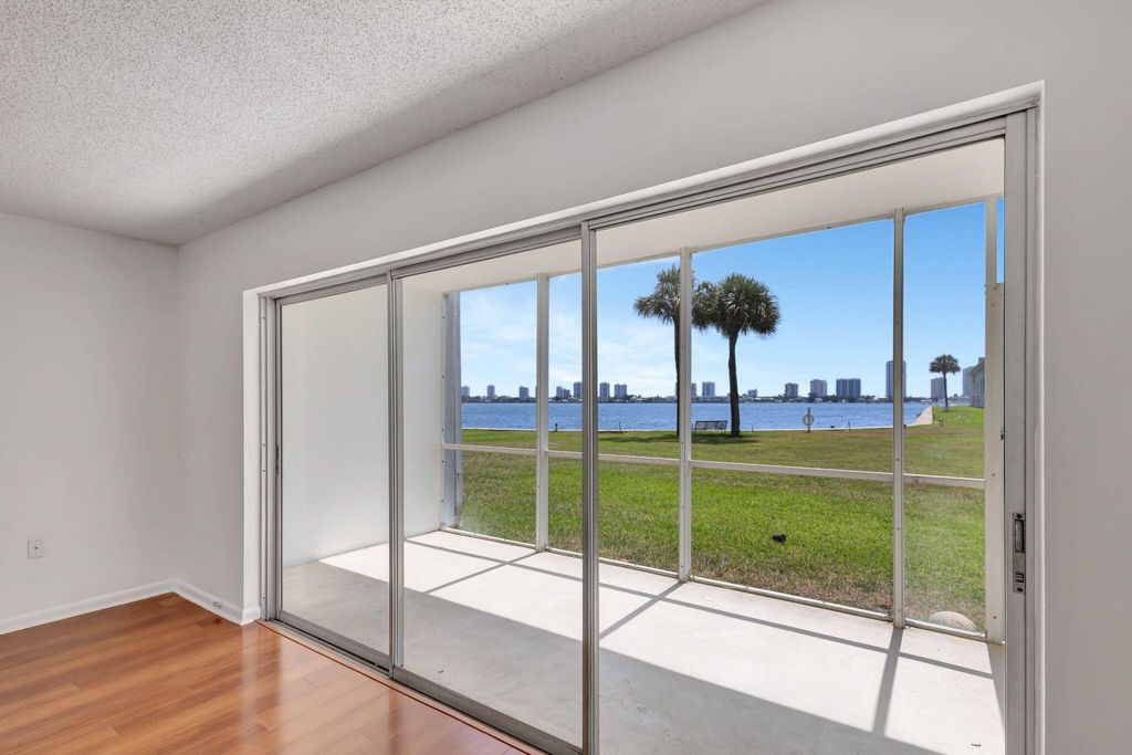 2936 Lake Shore Drive 108, Riviera Beach, FL 33404