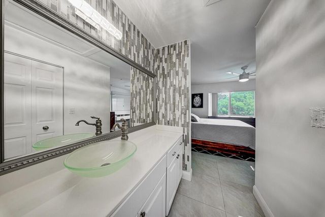 500 Scotia Drive 302, Hypoluxo, FL 33462