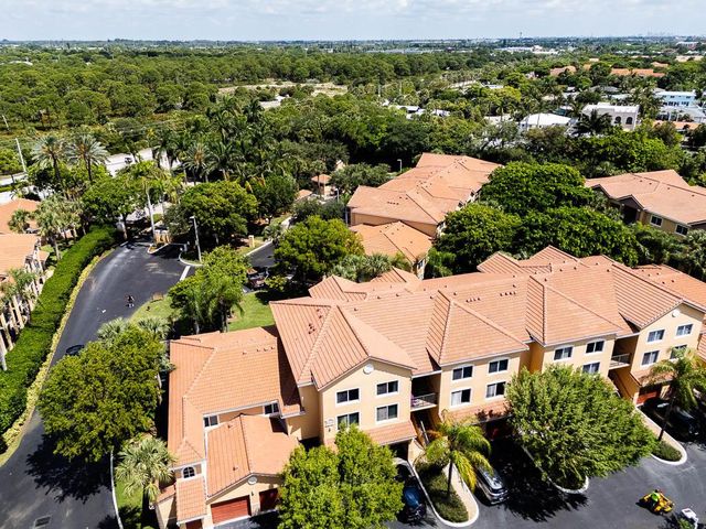 500 Scotia Drive 302, Hypoluxo, FL 33462