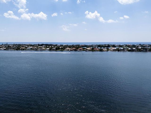 500 Scotia Drive 302, Hypoluxo, FL 33462