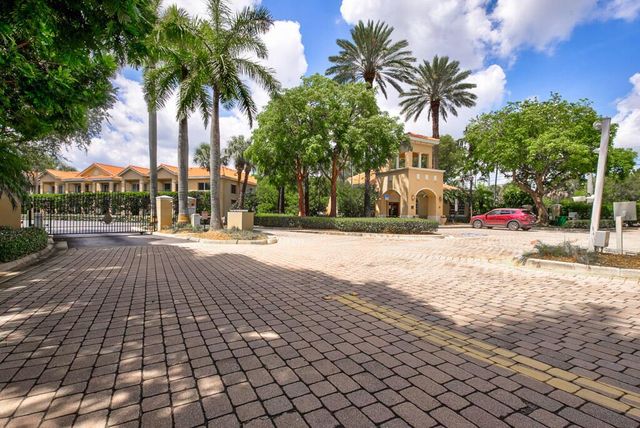 500 Scotia Drive 302, Hypoluxo, FL 33462