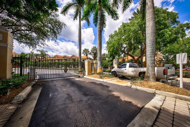 500 Scotia Drive 302, Hypoluxo, FL 33462