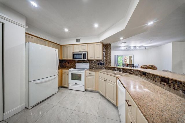 500 Scotia Drive 302, Hypoluxo, FL 33462