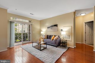 2465 ARMY NAVY DR #104, Arlington, VA 22206