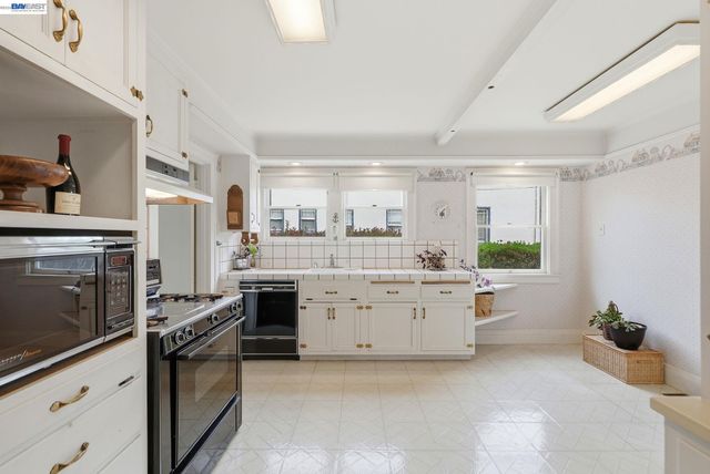 770 Grove Way, Hayward, CA 94541