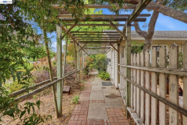 770 Grove Way, Hayward, CA 94541