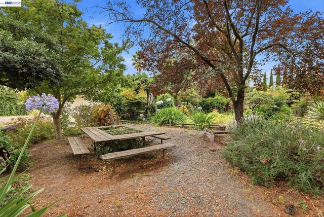 770 Grove Way, Hayward, CA 94541