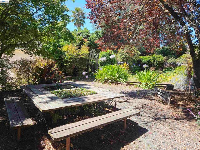 770 Grove Way, Hayward, CA 94541