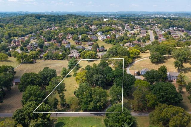 179 Clifftop Dr, Hendersonville, TN 37075