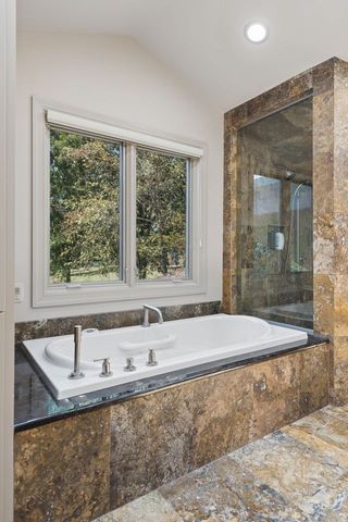 179 Clifftop Dr, Hendersonville, TN 37075